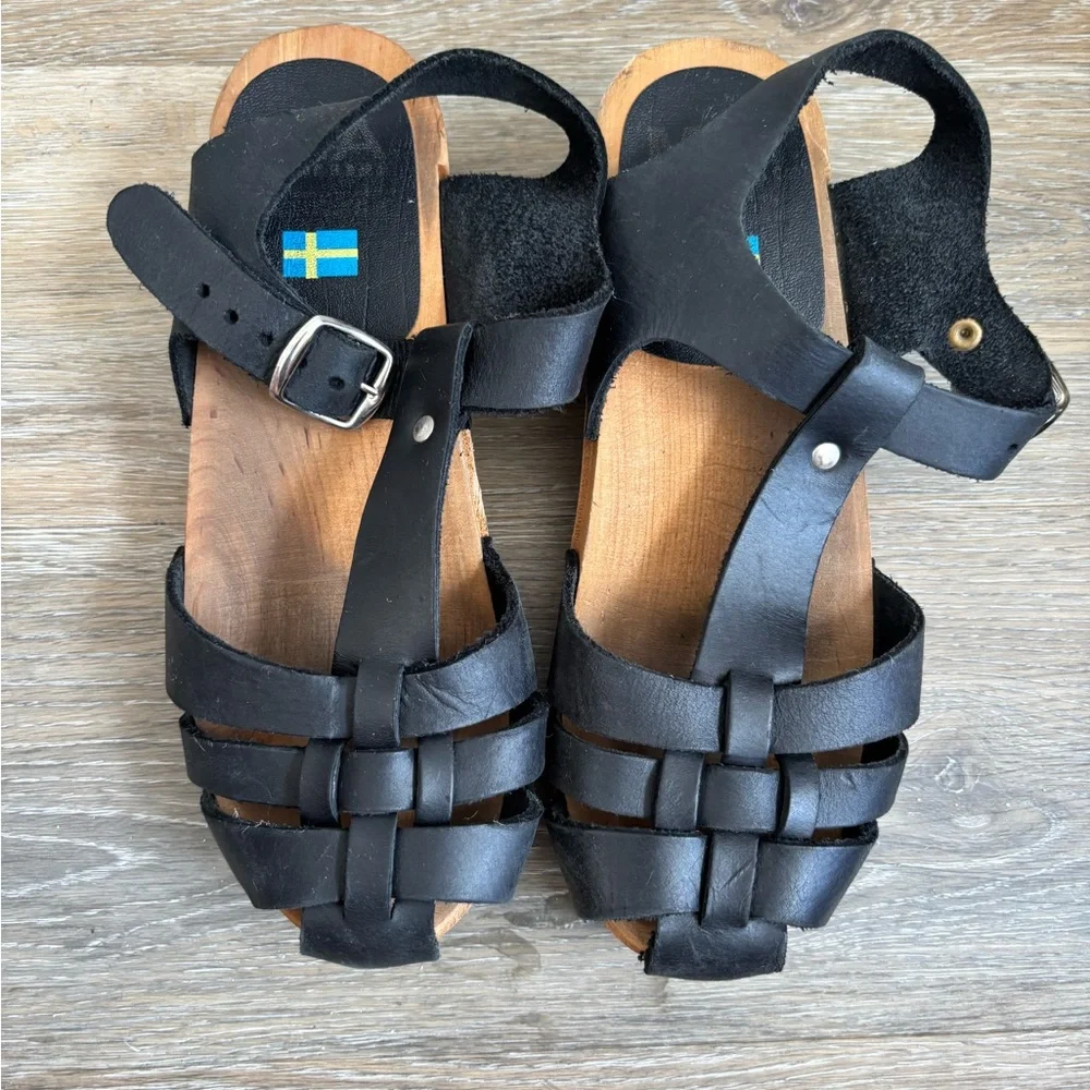Swedish Hasbeens Black Leather Woven Clogs - Picture 2 of 4